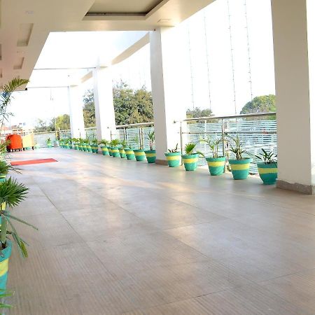 Vaishnavi Clarks Inn Buxar Exterior photo