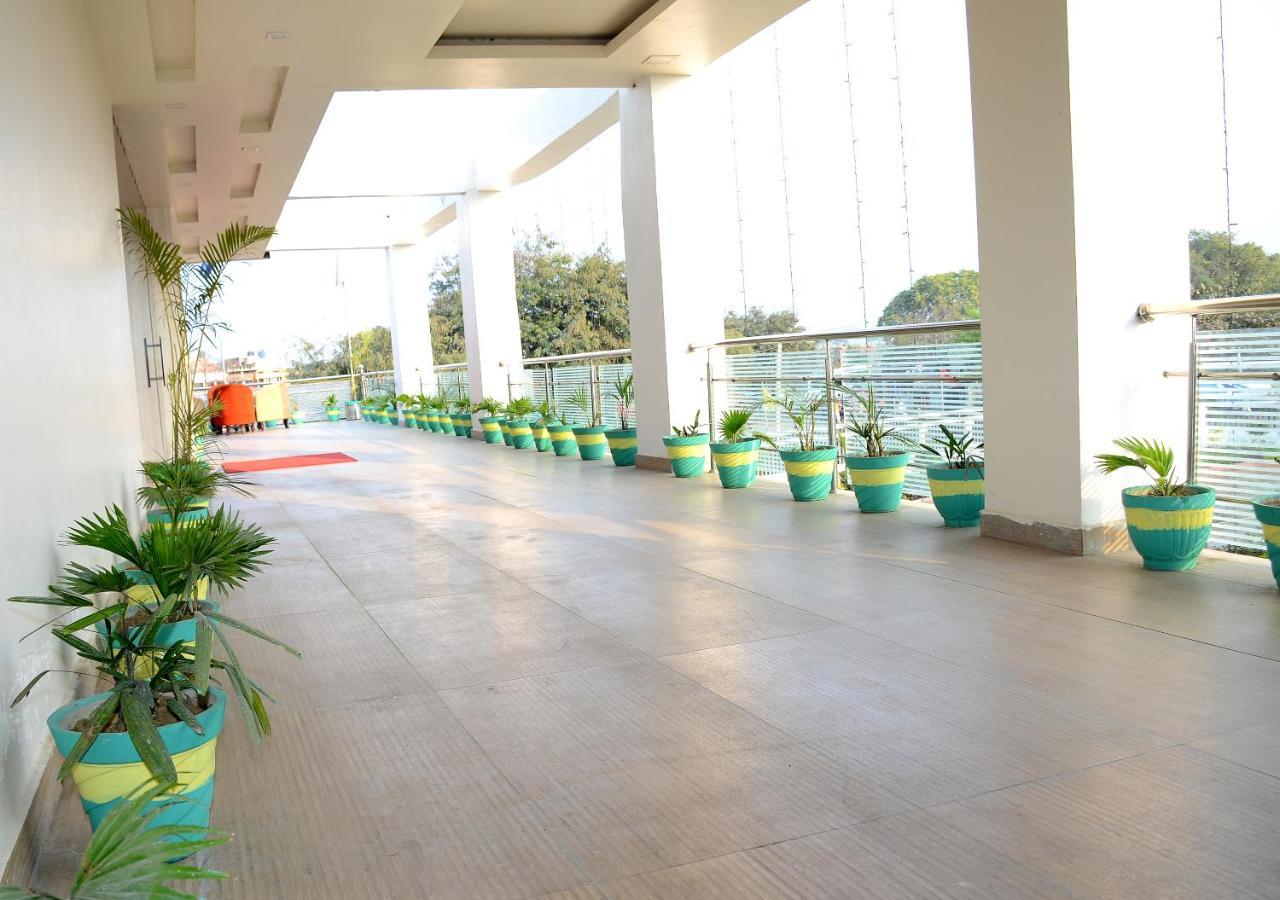 Vaishnavi Clarks Inn Buxar Exterior photo